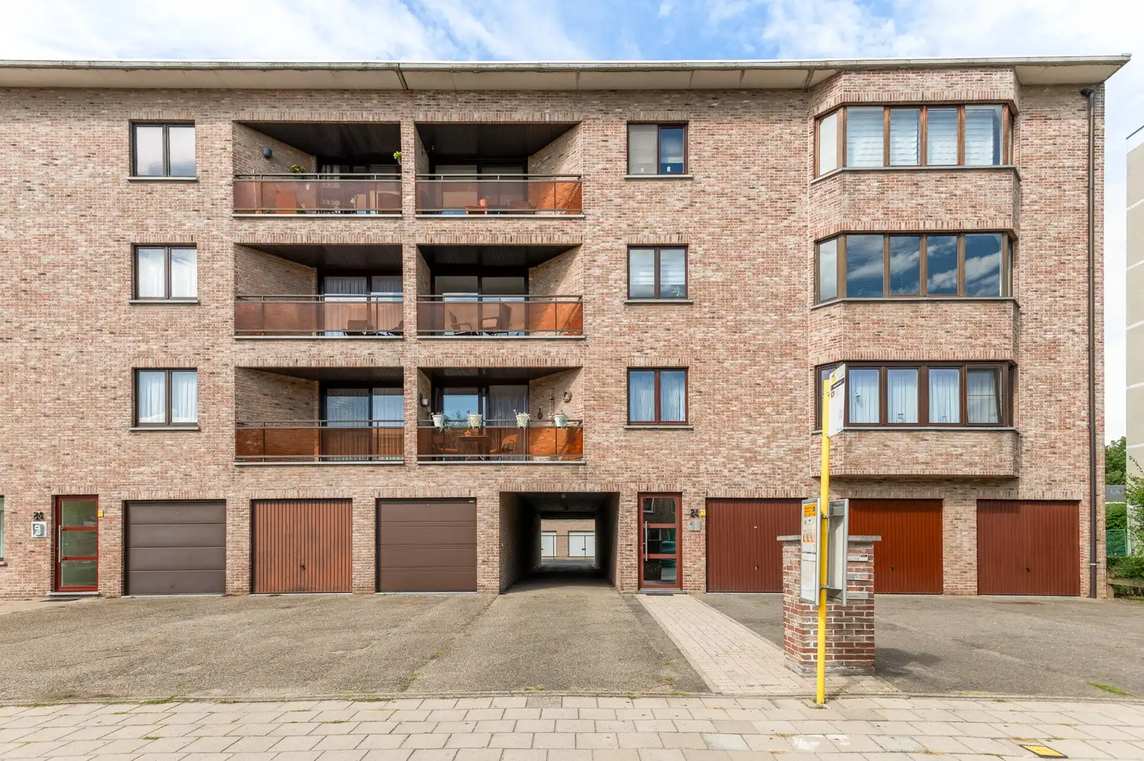 Zeer ruim app. met 2 slpk. en garagebox in Schoten foto 14