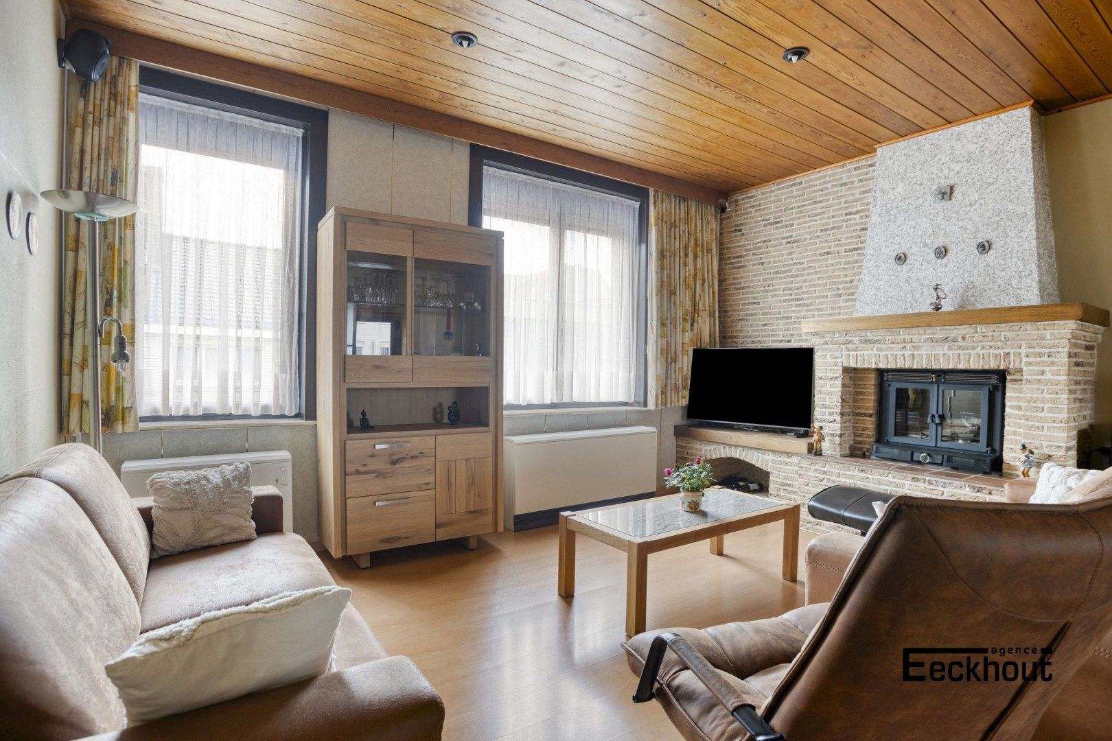 Ruime instapklare bel-étage rijwoning met tuin, terras en garage in Oostende foto 2