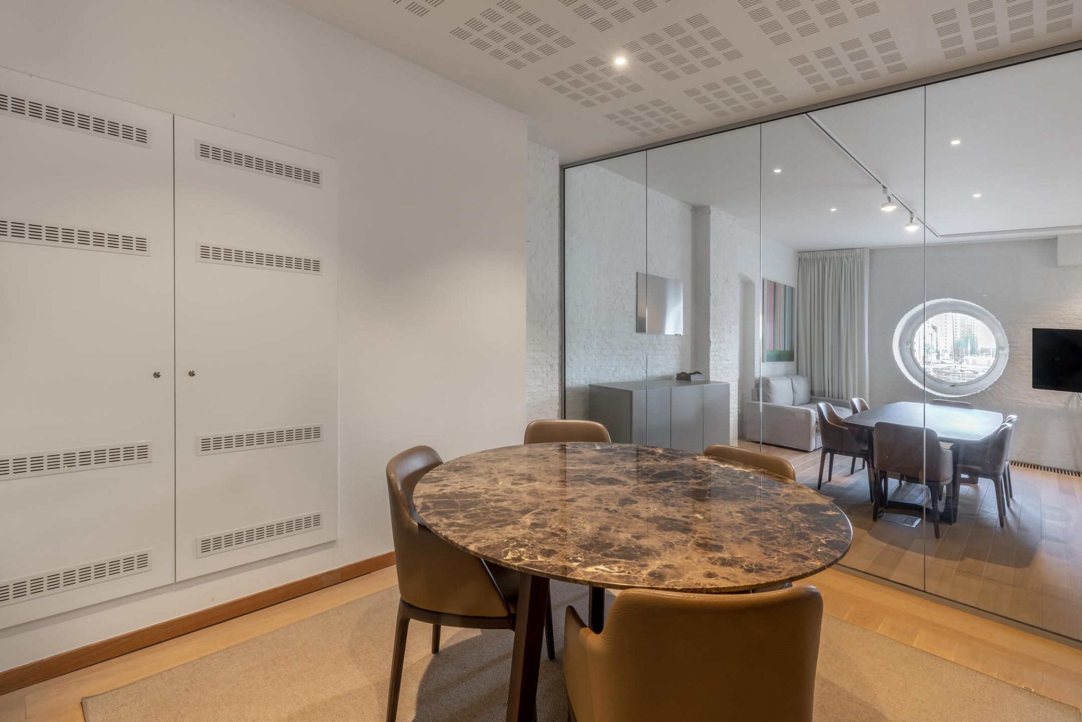 Loft met zicht op het MAS te huur foto 11