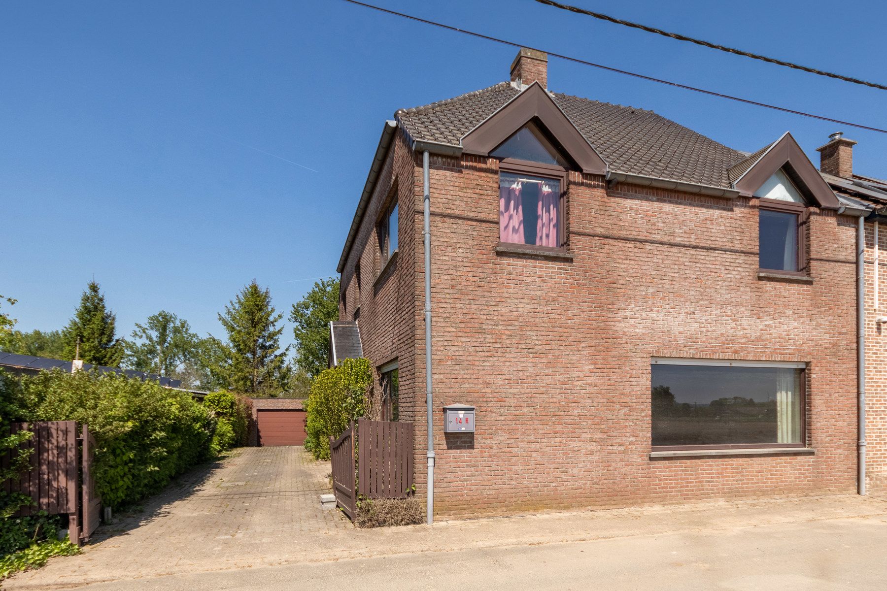 Landelijk gelegen woning met 3 slaapkamers en garage foto 2