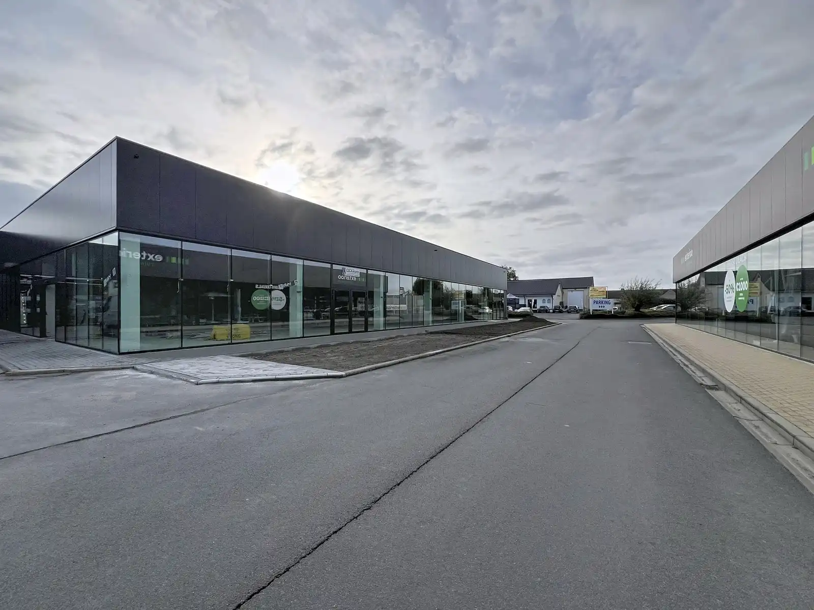 Vernieuwde baanwinkel (450m²) te huur in hét bruisende MAMMOETCENTER van Roeselare ! foto 10