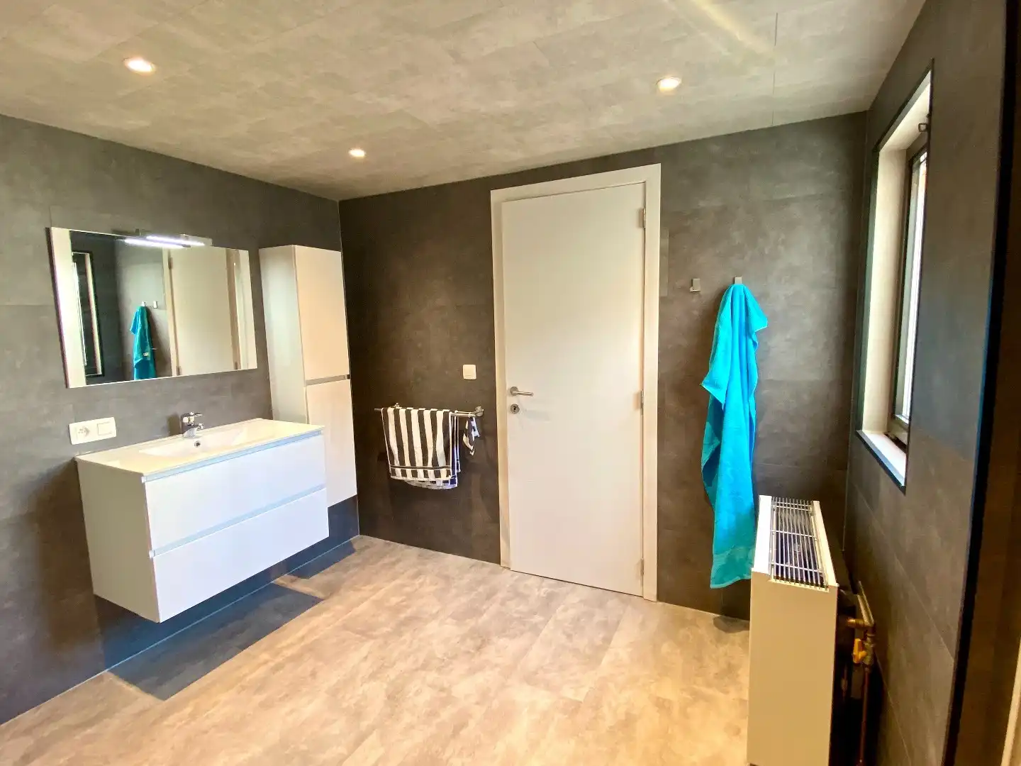 Instapklare rijwoning in het hart van Harelbeke met uitweg voor fietsen foto 11