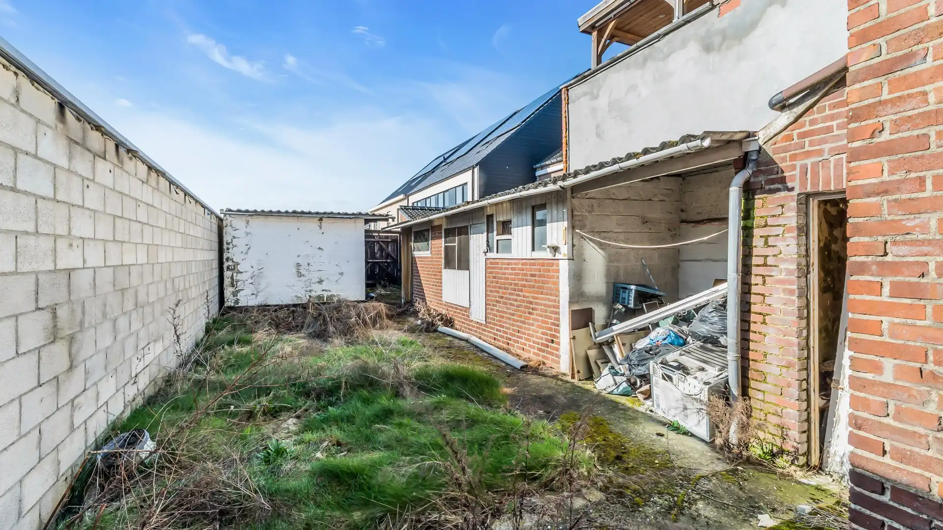 TE RENOVEREN WONING MET VEEL MOGELIJKHEDEN OP GUNSTIGE LOCATIE! foto 16