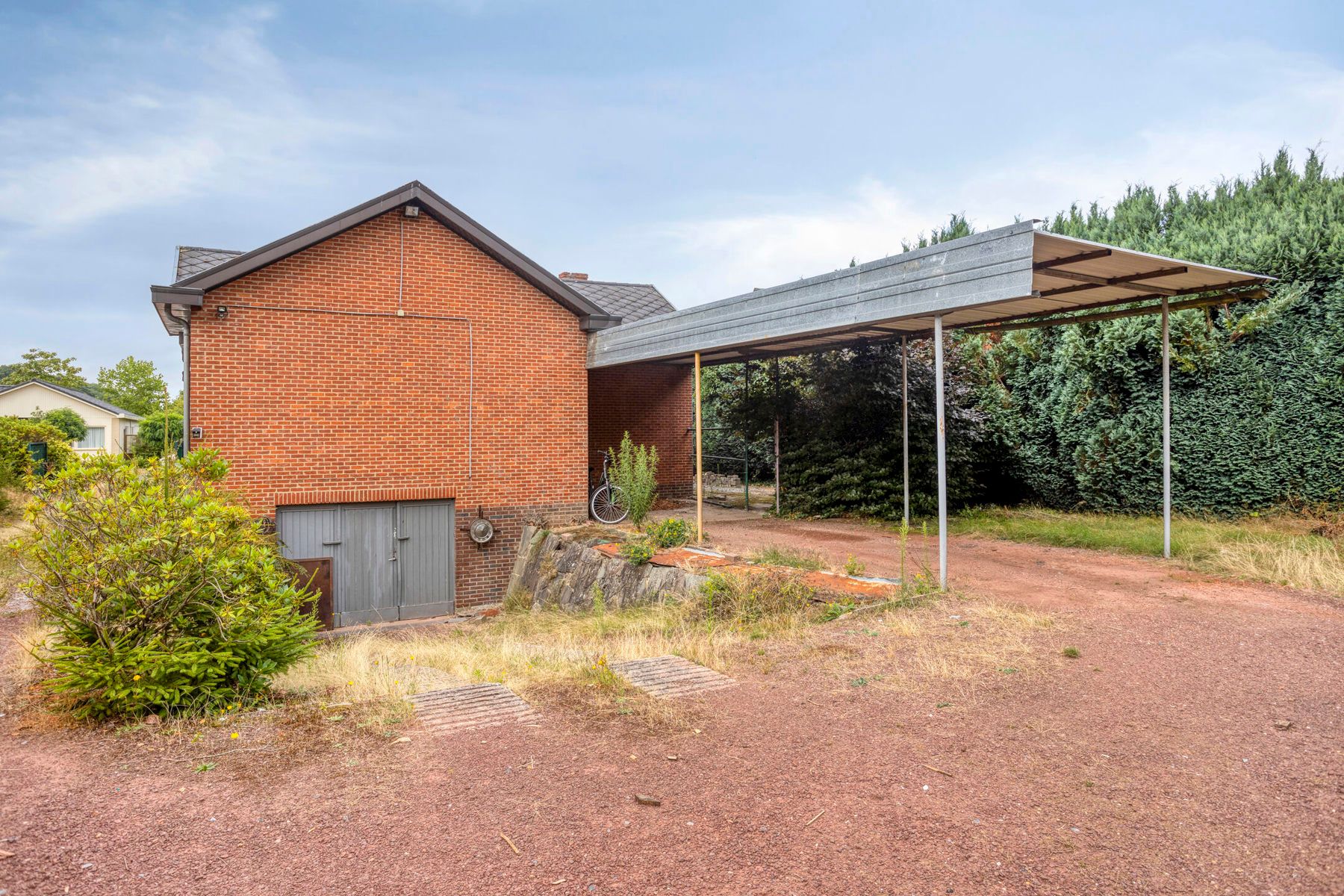 Te renoveren woning met 3 slaapkamers en tuin. foto 28
