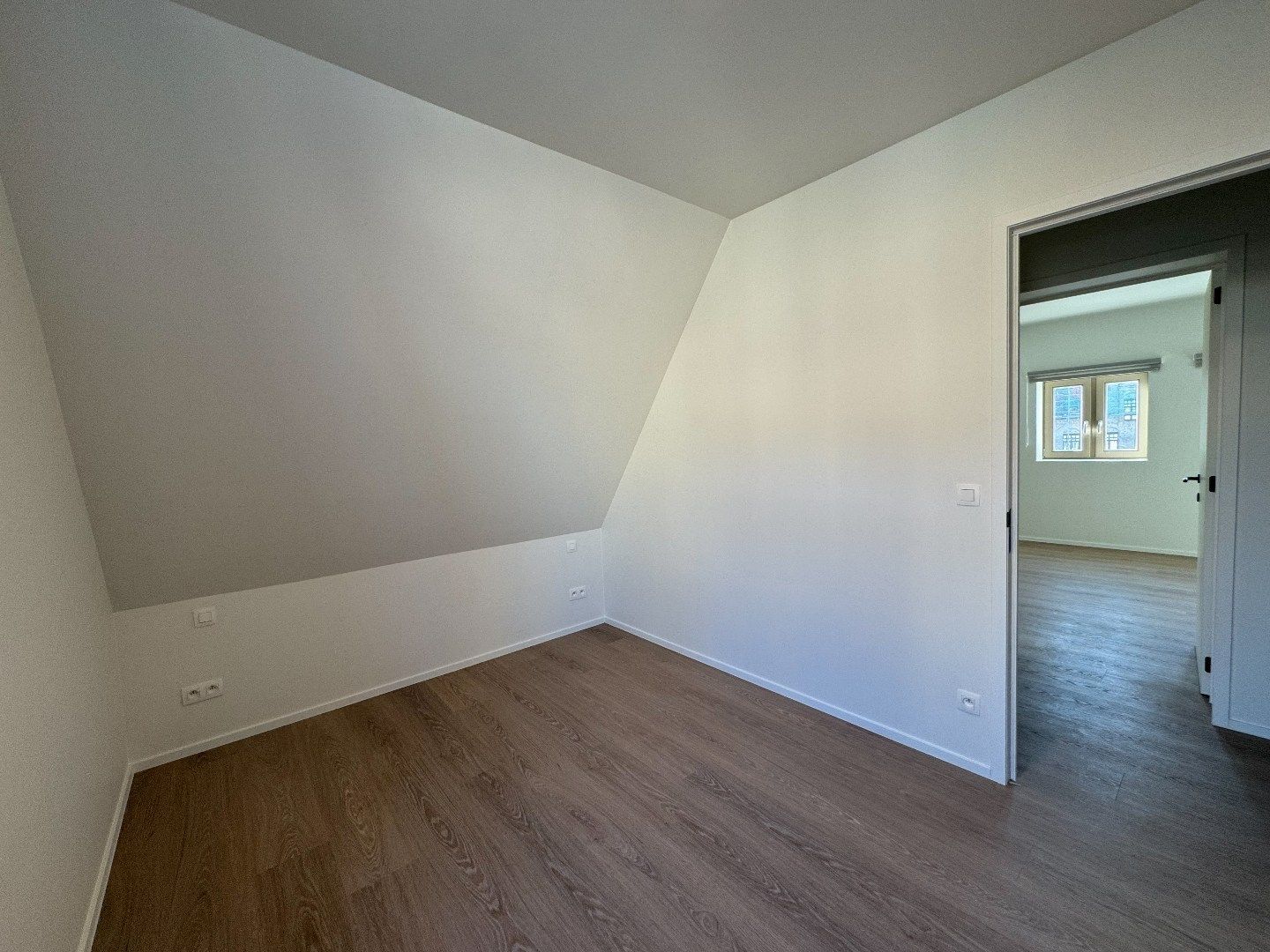 Ruim appartement met 3 slaapkamers en terras in het centrum. foto 24