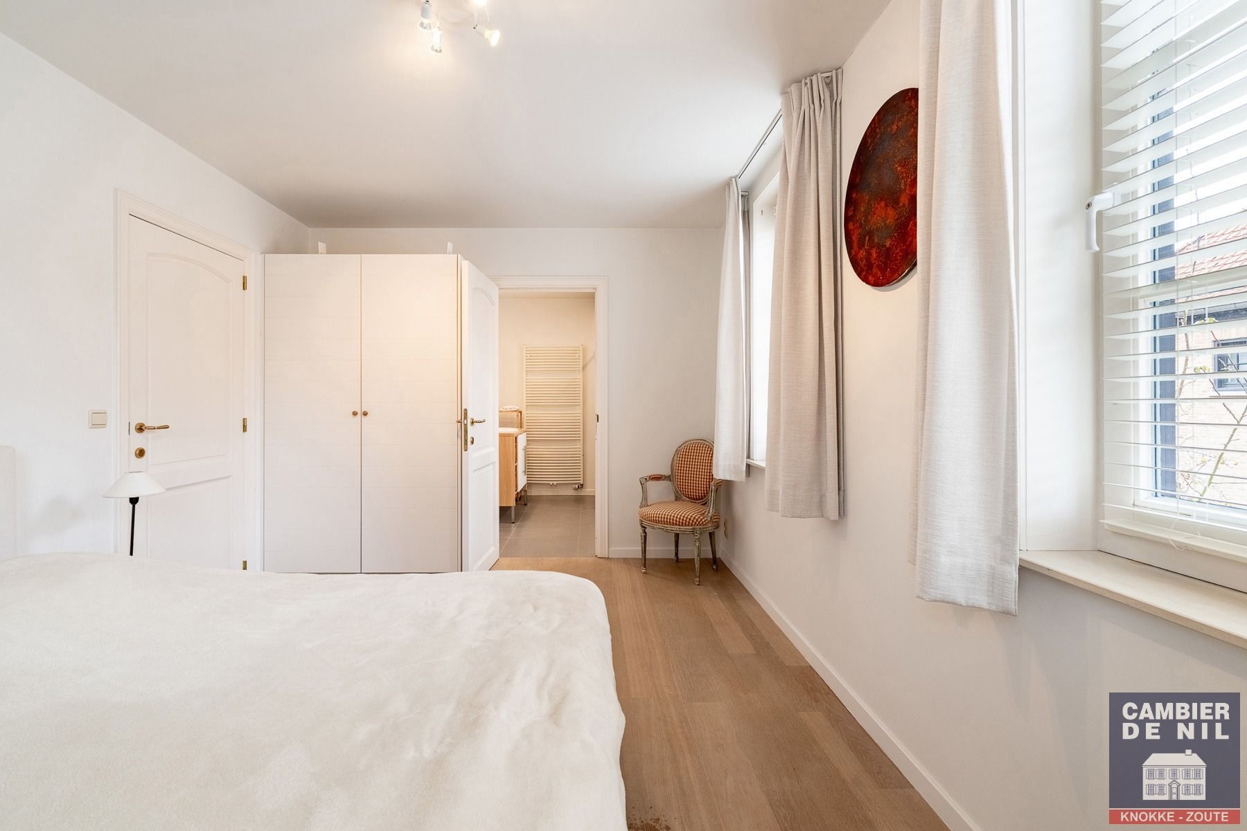 Instapklare , gemeubelde woning gelegen in Oud-Knokke vlakbij de groentenmarkt foto 15