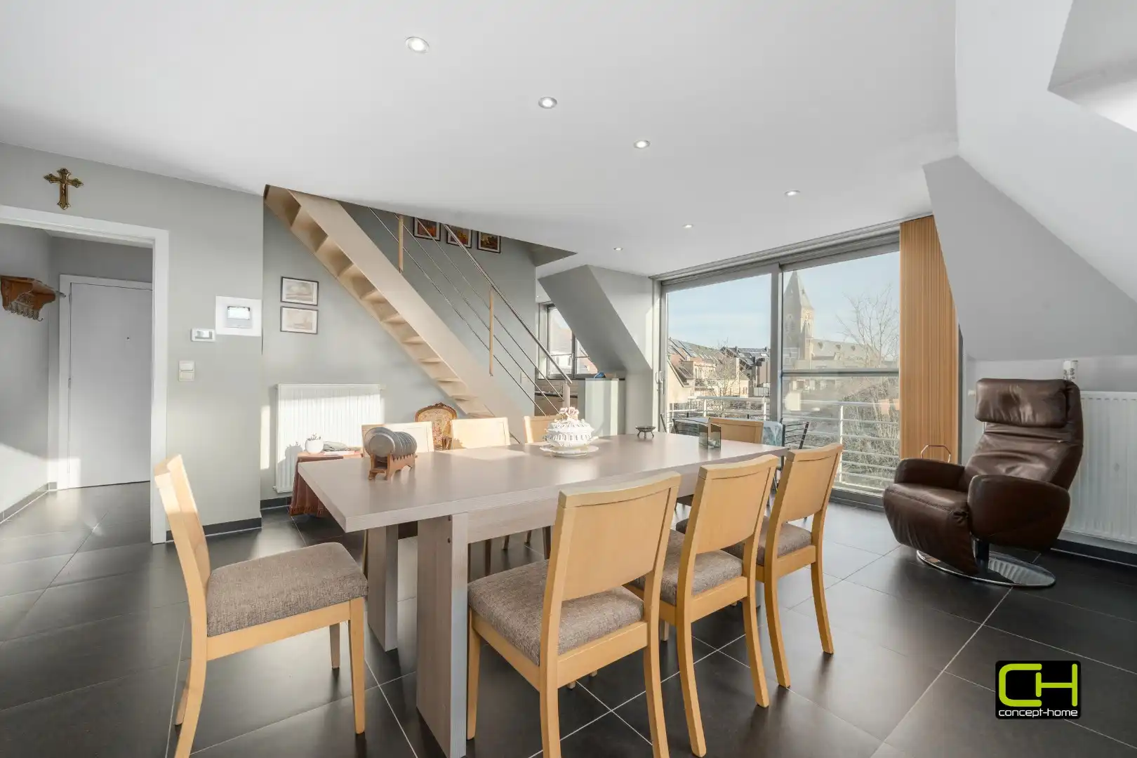 Lichtrijk duplex appartement met terras en ondergrondse staanplaats te koop in Lievegem foto 2