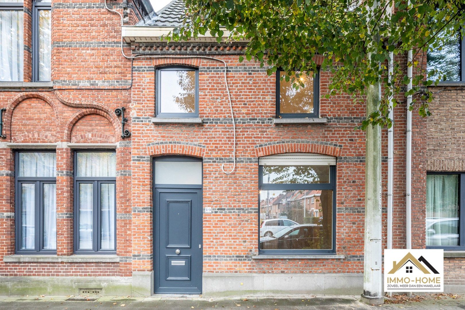 Gerenoveerde woning op centrale ligging te Lokeren foto {{pictureIndex}}