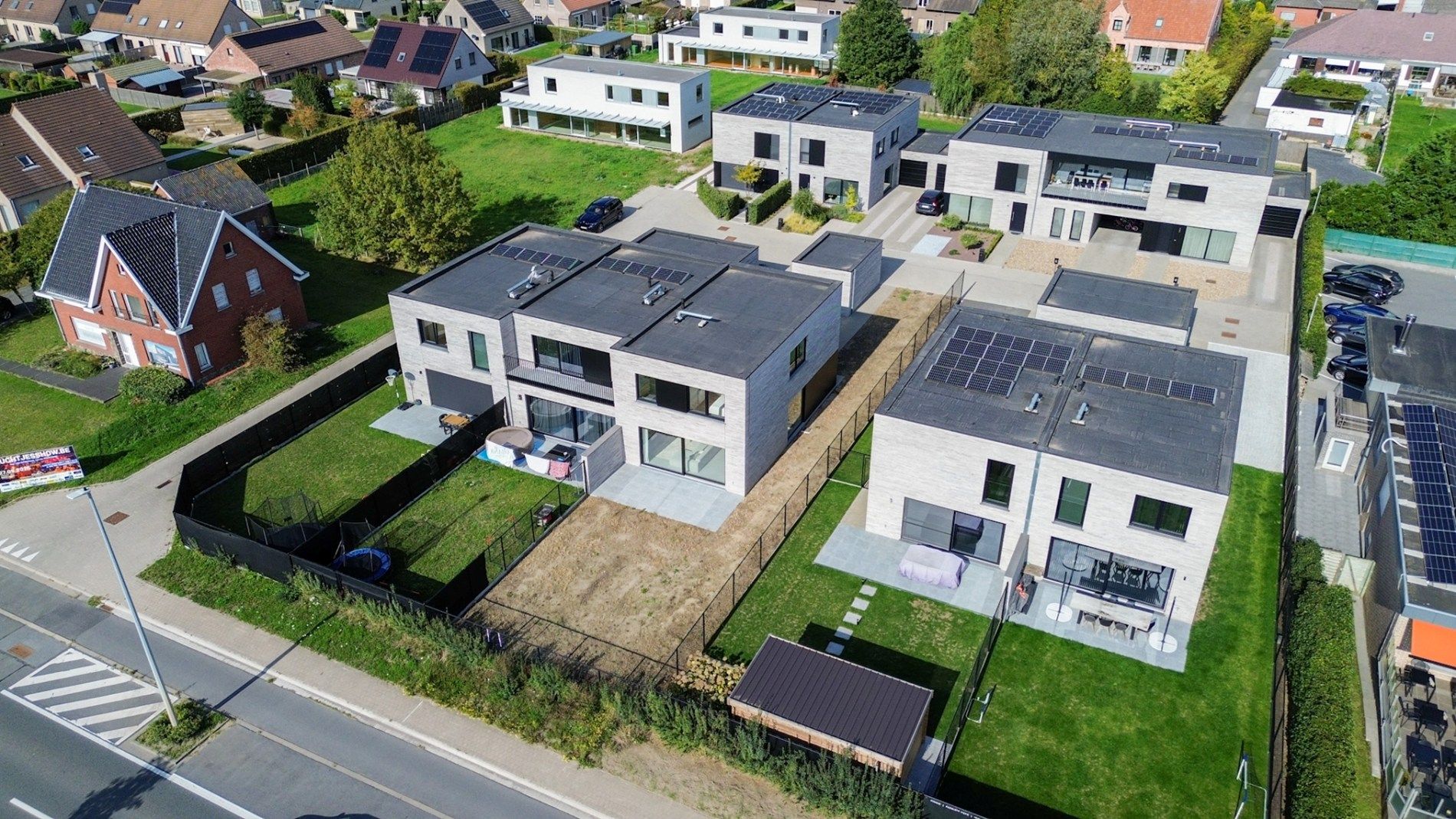 Energiezuinige halfopen nieuwbouwwoning op toplocatie in Torhout foto {{pictureIndex}}