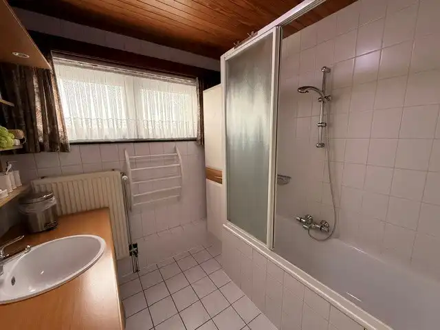 Halfopen woning met 3 slaapkamers, inpandige garage en mooie tuin in Kleine Brogel. foto 22