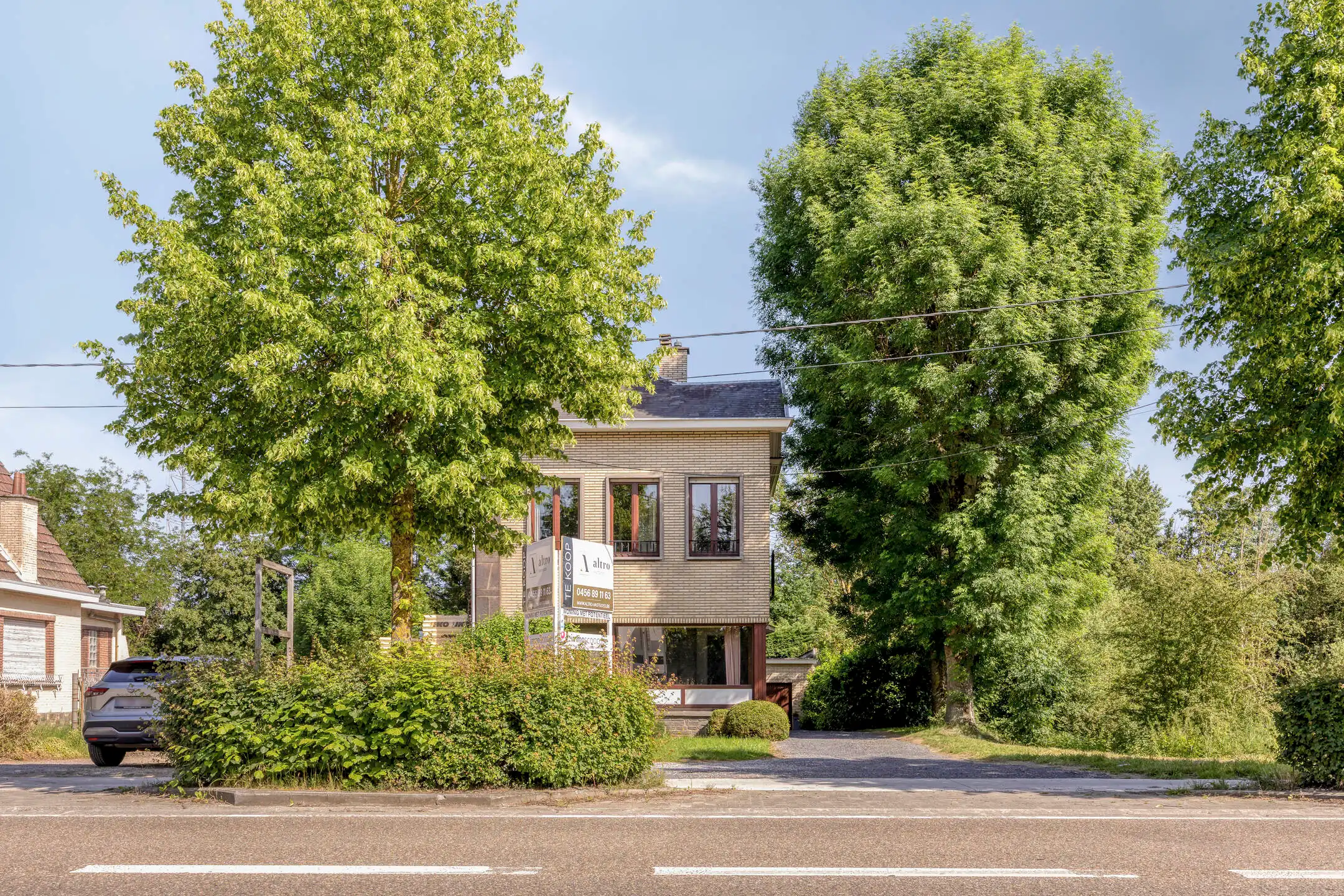 Hoofdfoto van de publicatie: Halfopen woning met ruime garage en uitbreidingspotentieel
