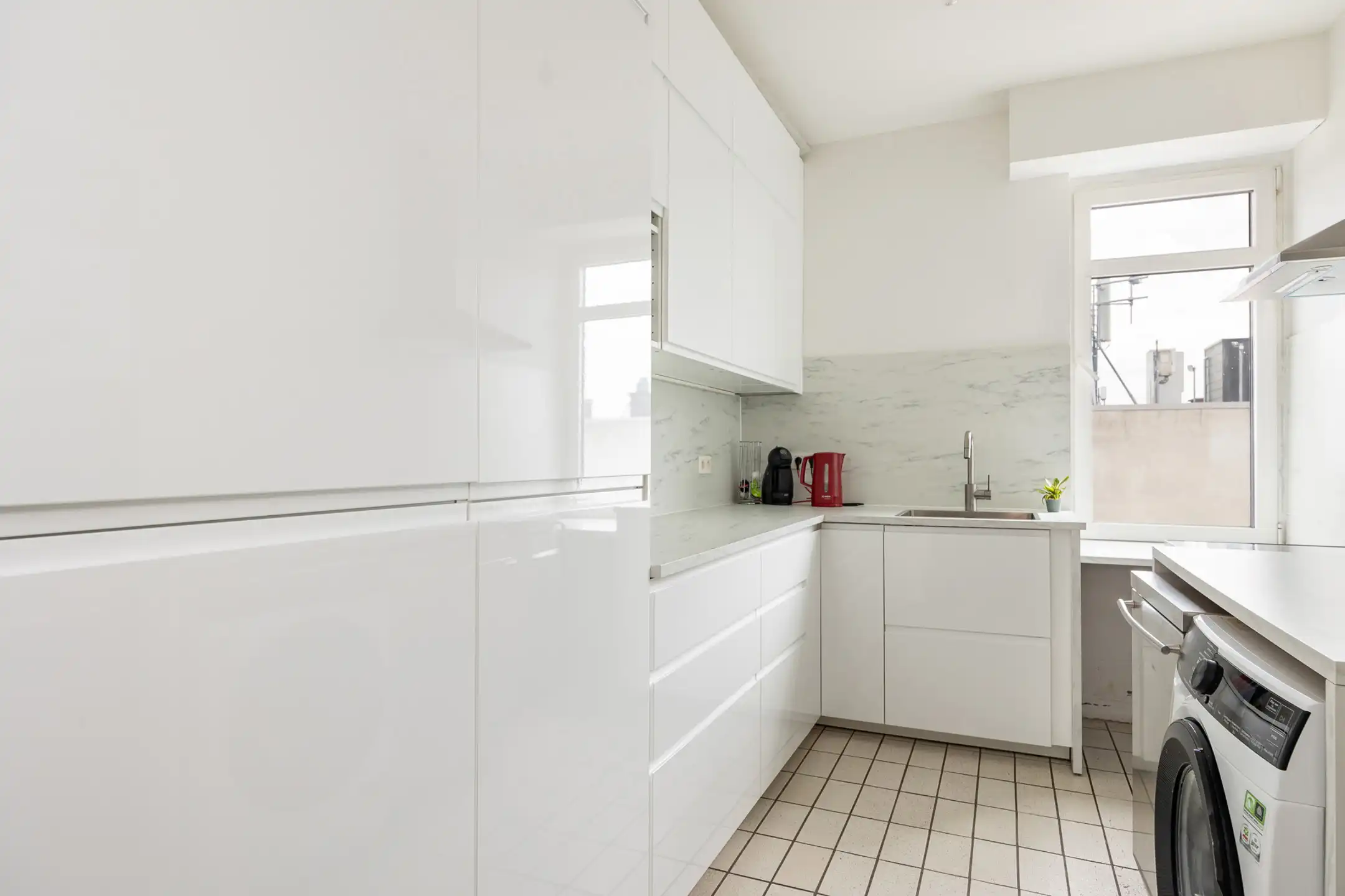 Lichtrijk Hoekappartement met 4 slpks , instapklaar foto 9