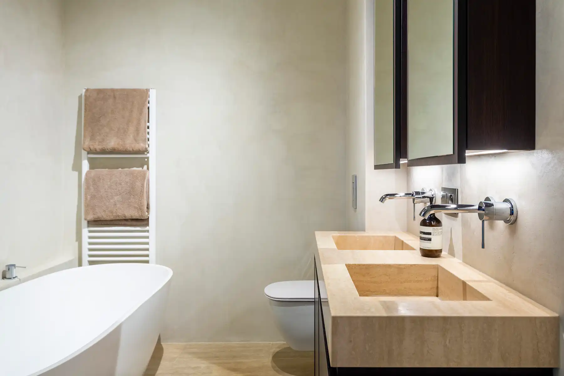 Elegant gerenoveerd appartement met terras foto 10