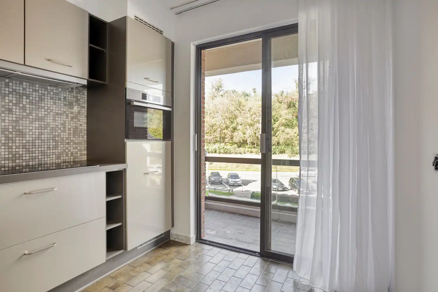 INSTAPKLAAR APPARTEMENT MET 2 SLPKS, 2 TERRASSEN EN AUTOSTAANPLAATS TE DIEST! foto 7