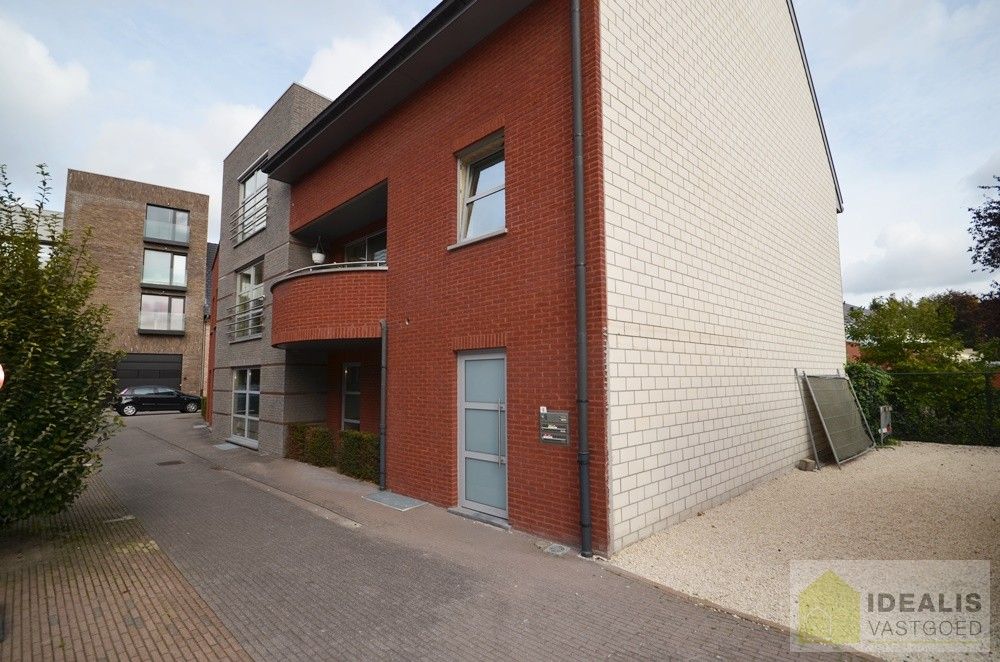 Ruim en aangenaam appartement pal in het centrum van Neerpelt! foto 2