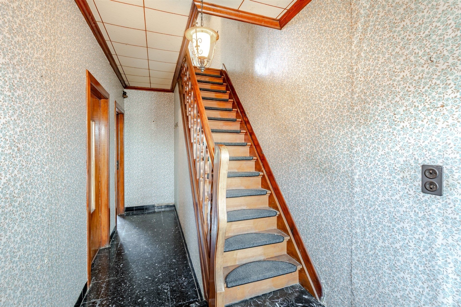 Volledig te renoveren woning met 3 slaapkamers in Wetteren foto 2