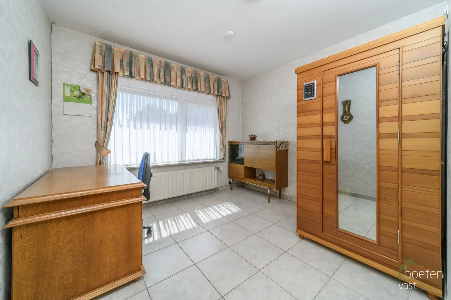 BEVEREN AAN DE IJZER: Zeer degelijke villa-bungalow met alle leefruimtes op het gelijkvloers, ruime garage en tuin op 772m² totale grondopp. foto 11