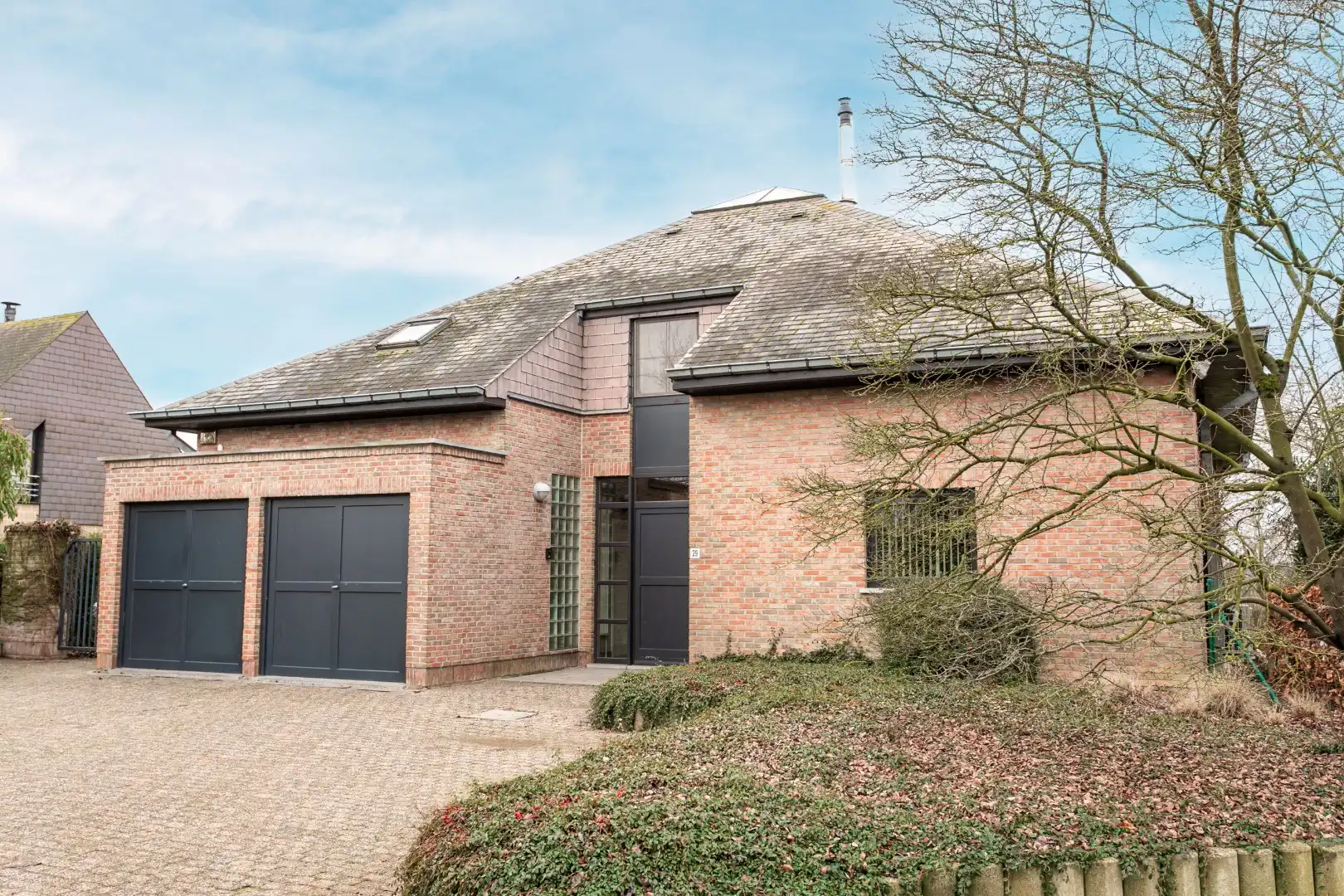 Instapklare villa te Heikruis, 4 slpks, bureau, dubbele garage en ruime tuin foto {{pictureIndex}}