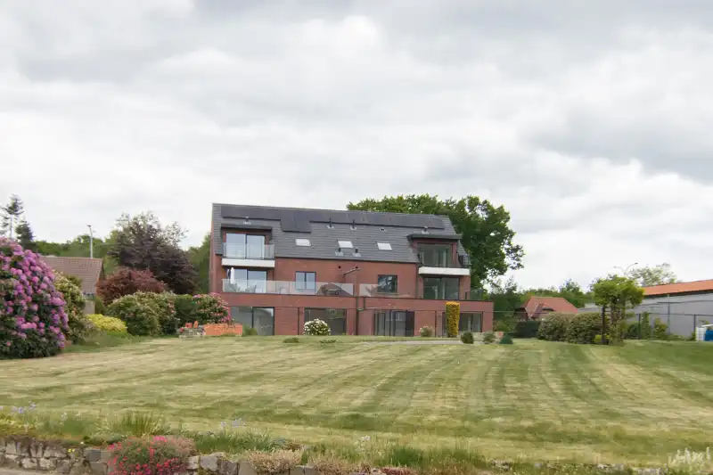 Ruim gelijkvloers nieuwbouwappartement met 4 slaapkamers en 2 badkamers, ruim terras en een mooie tuin op een goed bereikbare locatie! foto 21