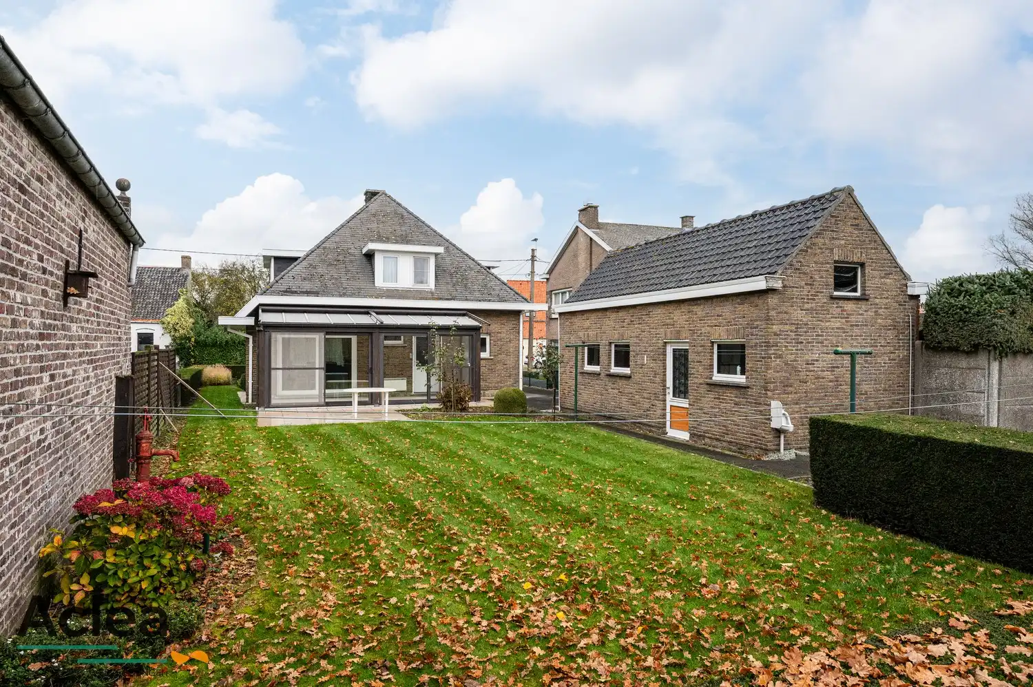 Karaktervolle vrijstaande woning op een goede locatie in Kaprijke foto 2