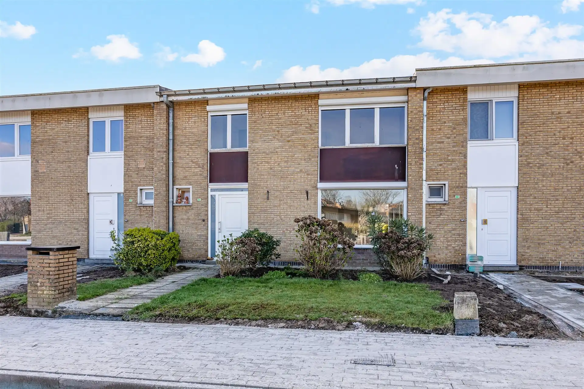 Hoofdfoto van de publicatie: Te renoveren woning met 4 slpk en tuin