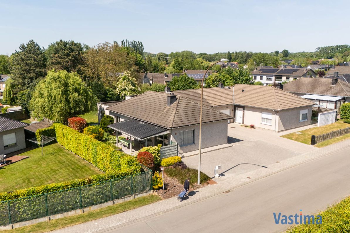 Bungalow in een oase van ruimte en rust in het hart van Ternat – ideaal voor gezinnen, kangoeroe wonen of vrij beroeper. foto {{pictureIndex}}