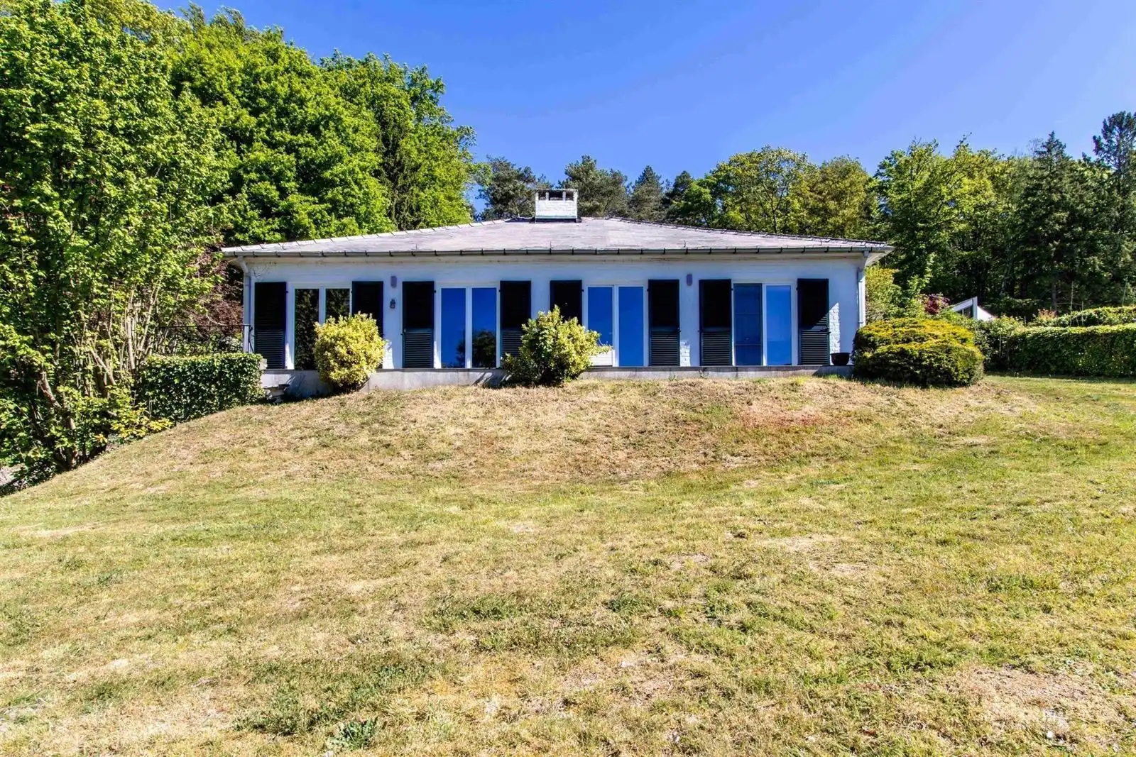 Villa (bungalow) met 3 slaapkamers, garage en prachtige tuin/uitzicht foto 2
