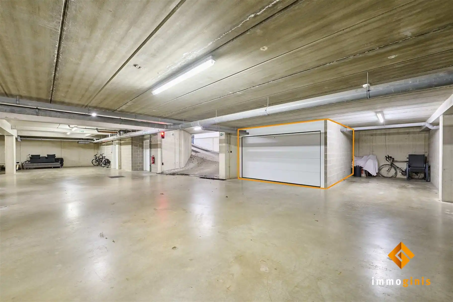 Instapklaar 1- slaapkamerappartement op 2e verdieping in het centrum van Lommel! foto 11