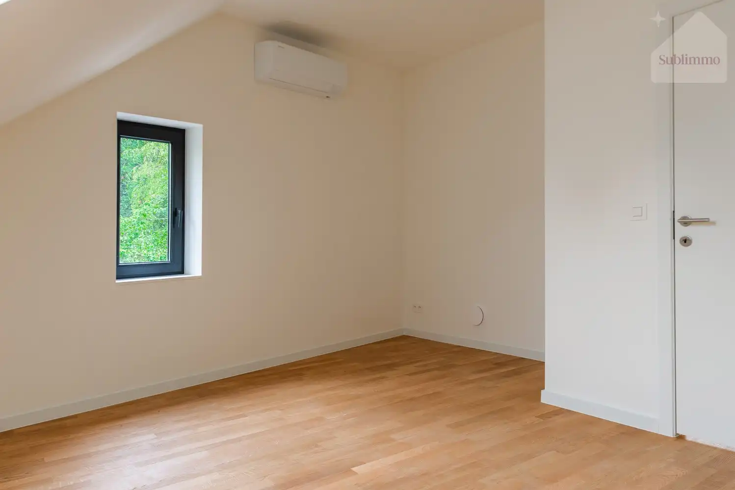 Volledig gerenoveerde karakterwoning met prachtige aangelegde tuin, polyvalente ruimte en 3 slaapkamers foto 24