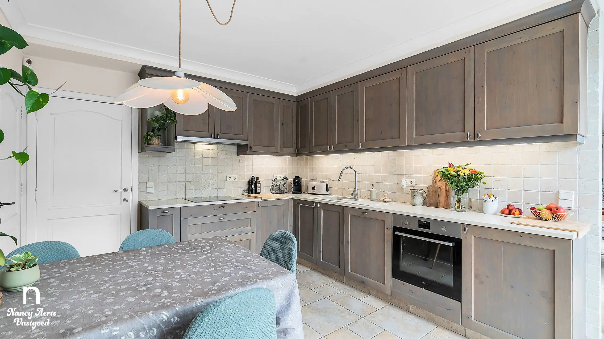 Veelzijdige villa met bijna 20 are groen en aparte woonunit foto 10
