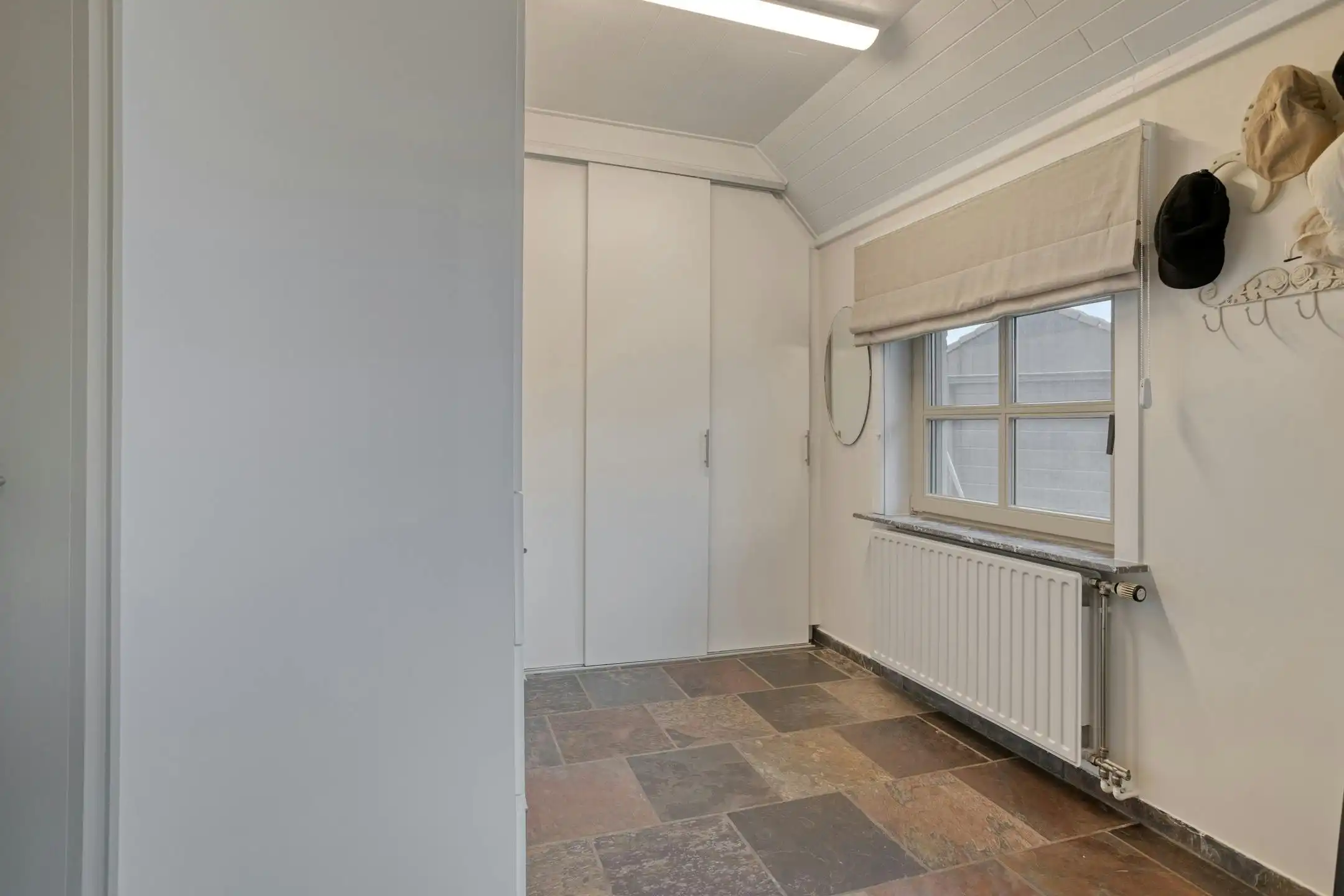 Landelijke woning met 4 slaapkamers op 2.772m² te Beauvoorde. foto 17