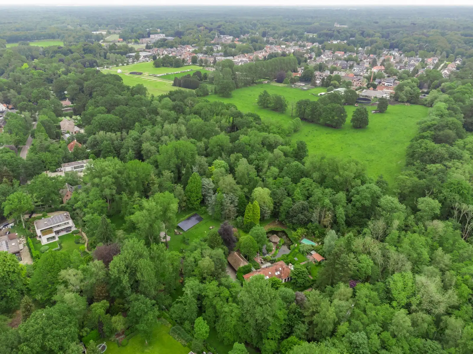 Exclusieve villa op uniek domein van 20.201 m² op een topligging foto 7