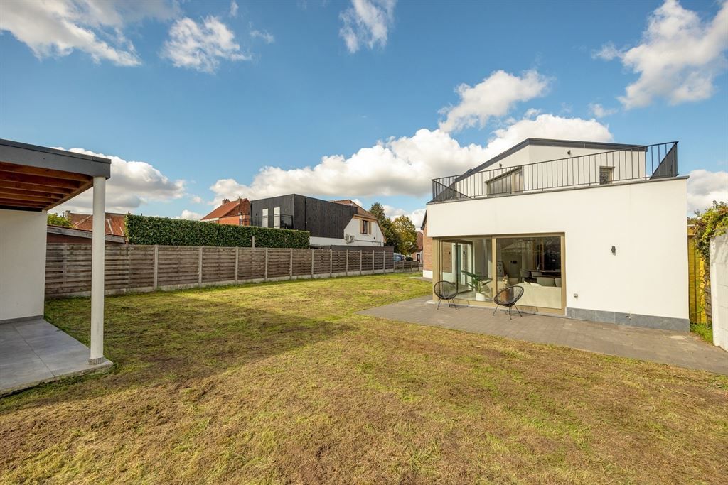 Gerenoveerde woning met grote zuidtuin foto 29