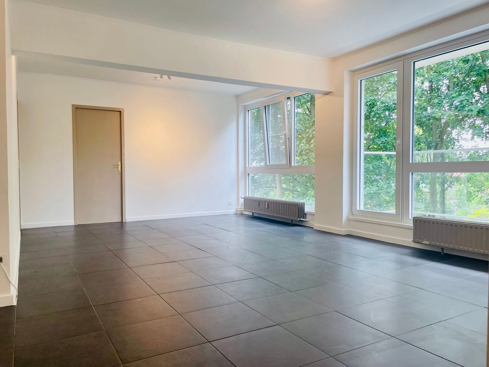 Te huur: 3- slpk appartement op gunstige ligging in Aalst foto 3