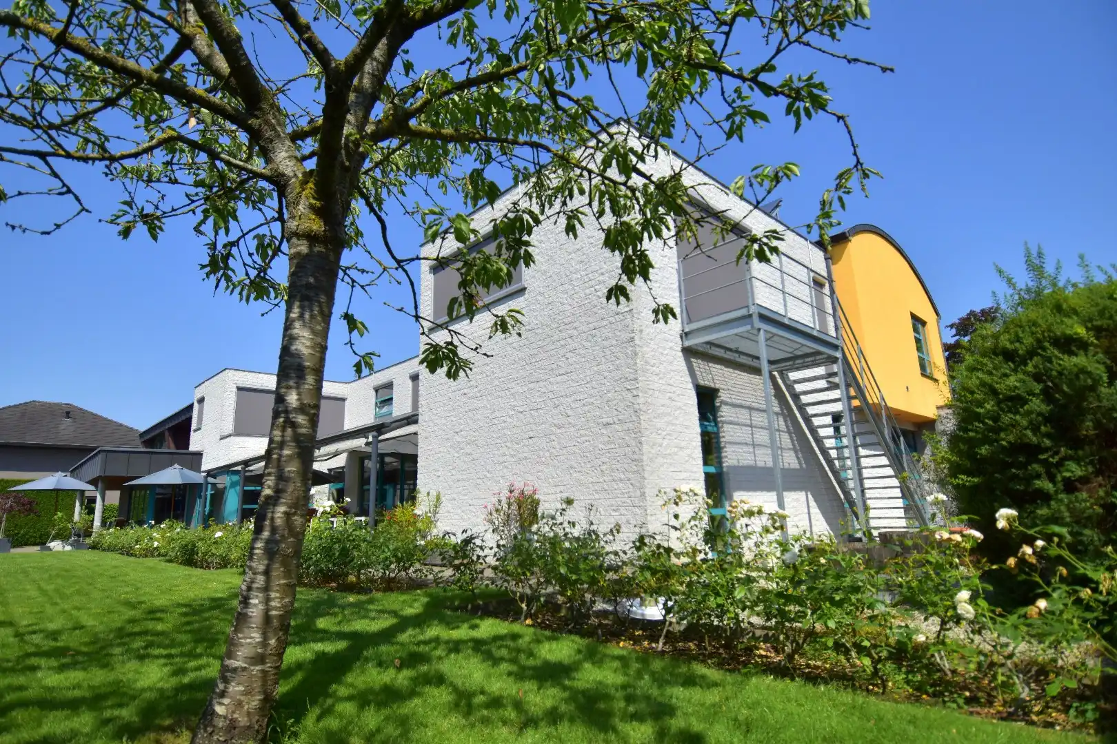 Uitzonderlijk vastgoed te koop op een zeer royaal perceel (2103 m²) in Gullegem foto 26