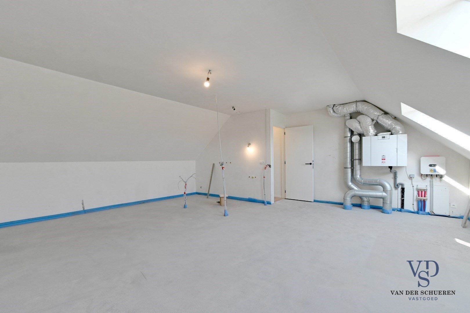 Half Open Bebouwing met buitenberging en carport foto 36