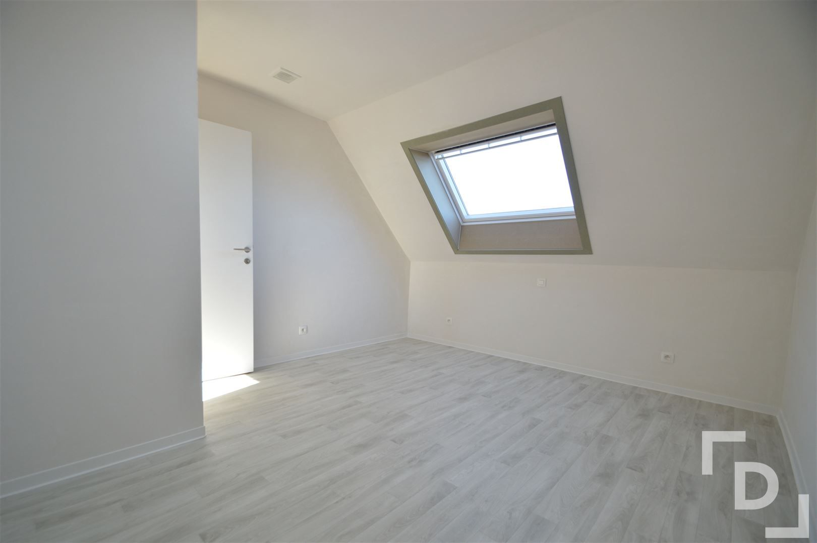 Nieuwbouwwoning met carport te huur in Wijtschate. foto 10