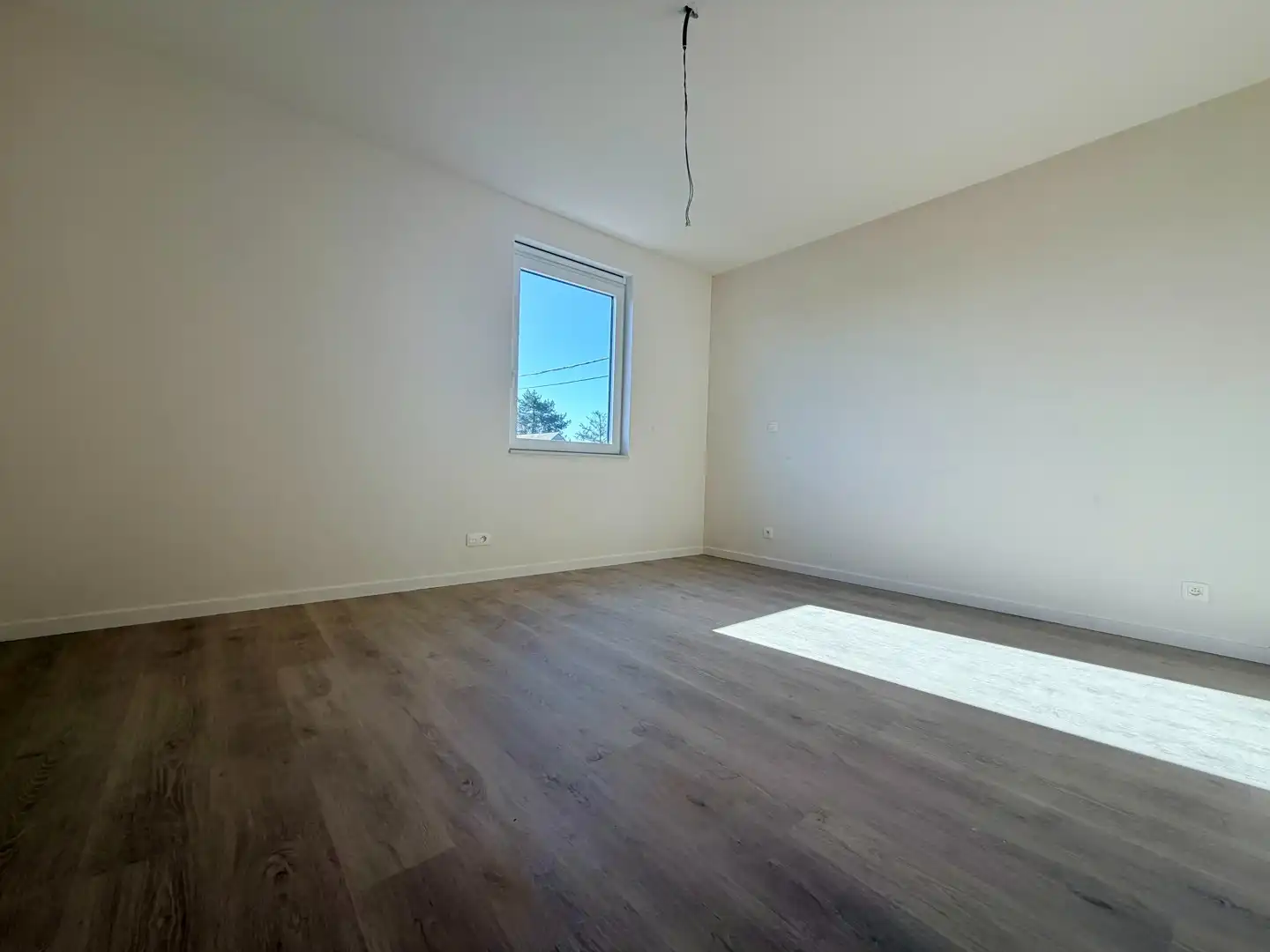 Uitzonderlijk ruime halfopen woning! foto 13