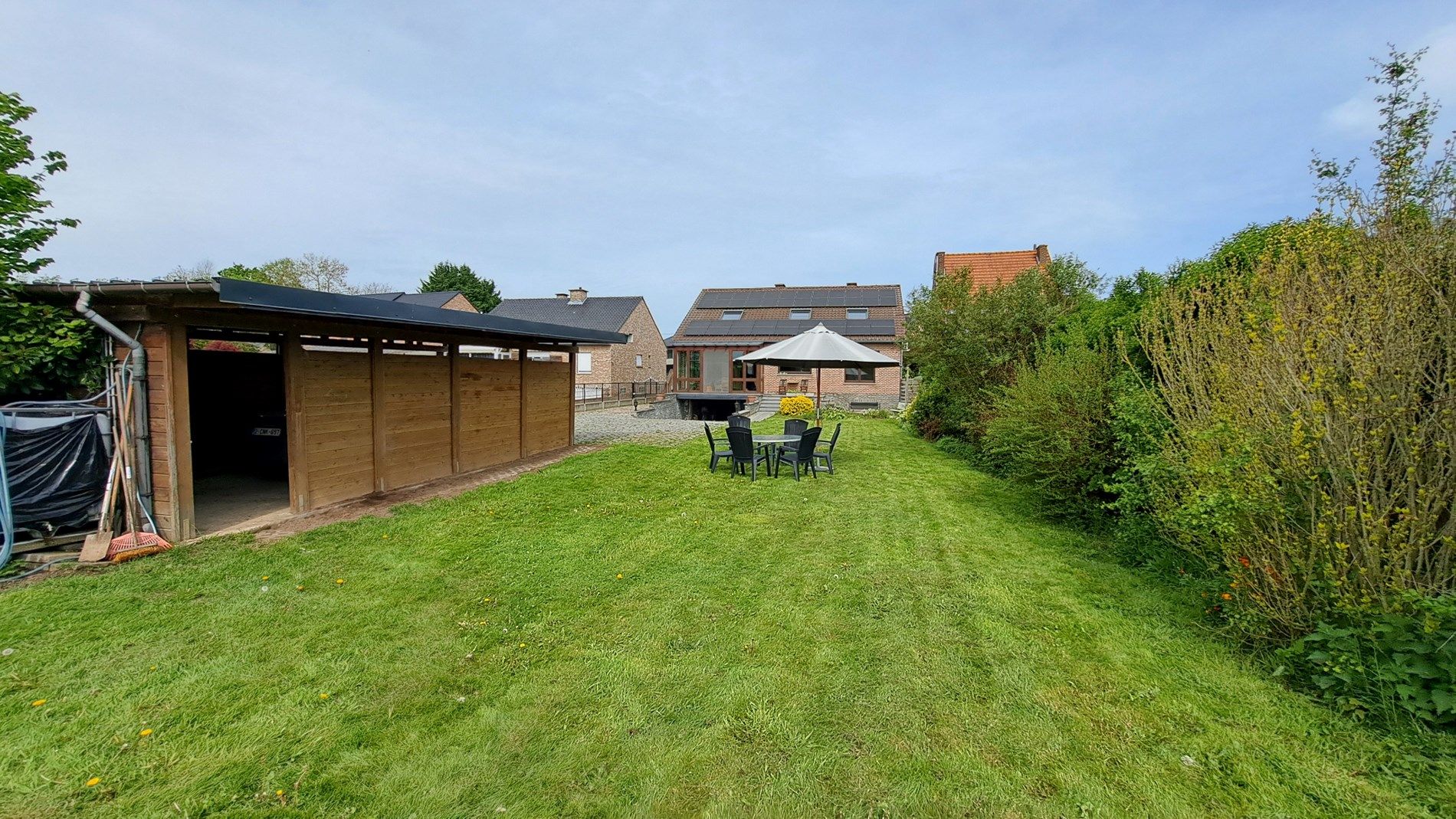 Villa met 6 slaapkamers, 2 badkamers en grote tuin foto 3