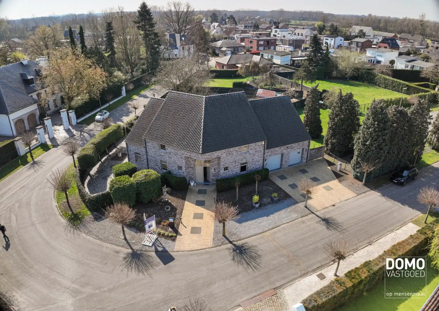 Luxueus wonen met wellness en ruimte – unieke villa in Kermt foto 2