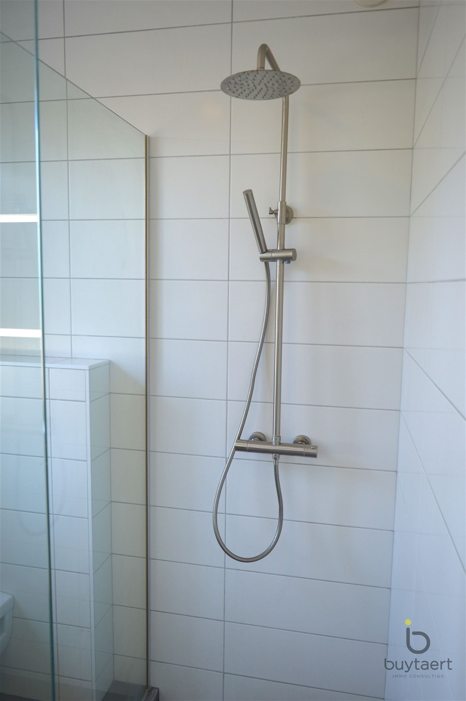 Appartement met één slaapkamer en prachtig terras met autoplaats. foto 16