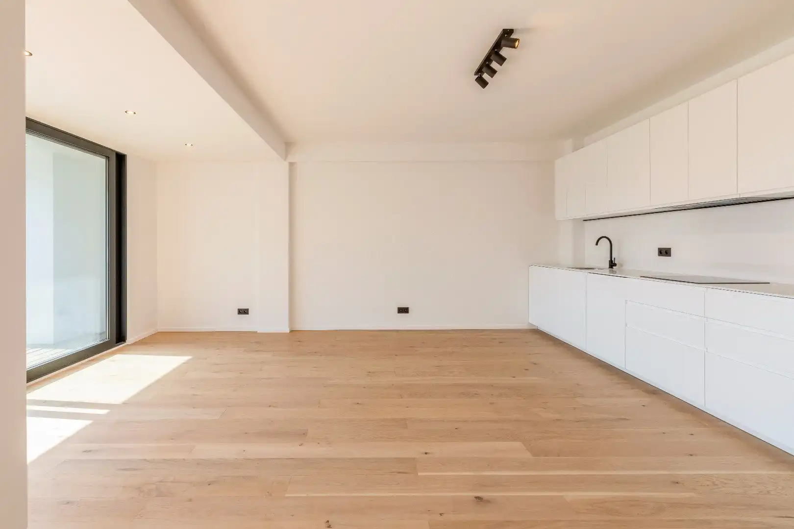 Prachtig gerenoveerd 3 slaapkamerappartement te Sint-Lievenslaan foto 8