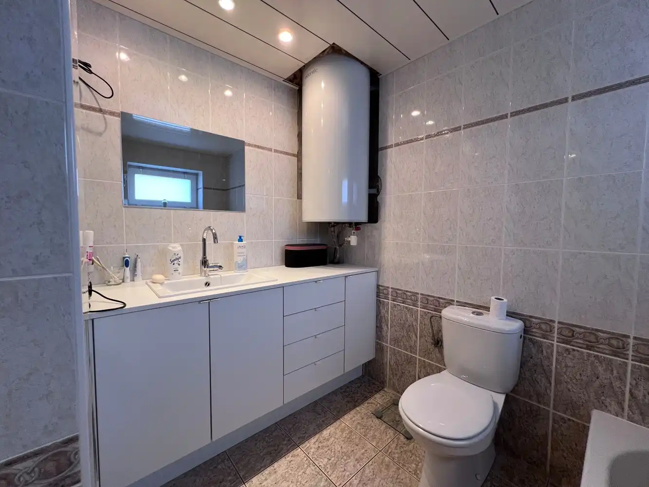 Instapklare woning met 4 slaapkamers, loods en dubbele garage foto 7