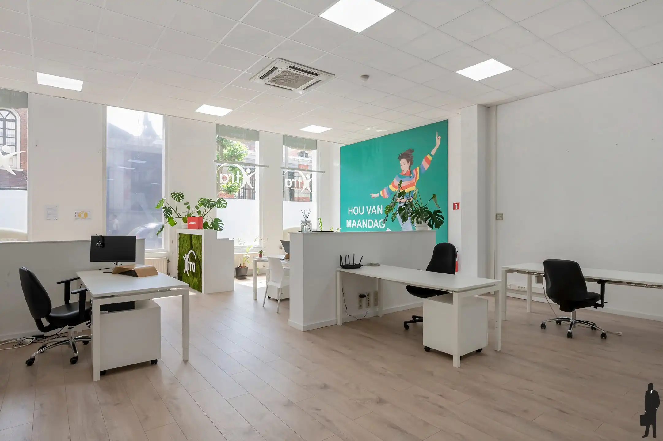 Handelspand/kantoorruimte ca. 228m² met twee staanplaatsen foto 5