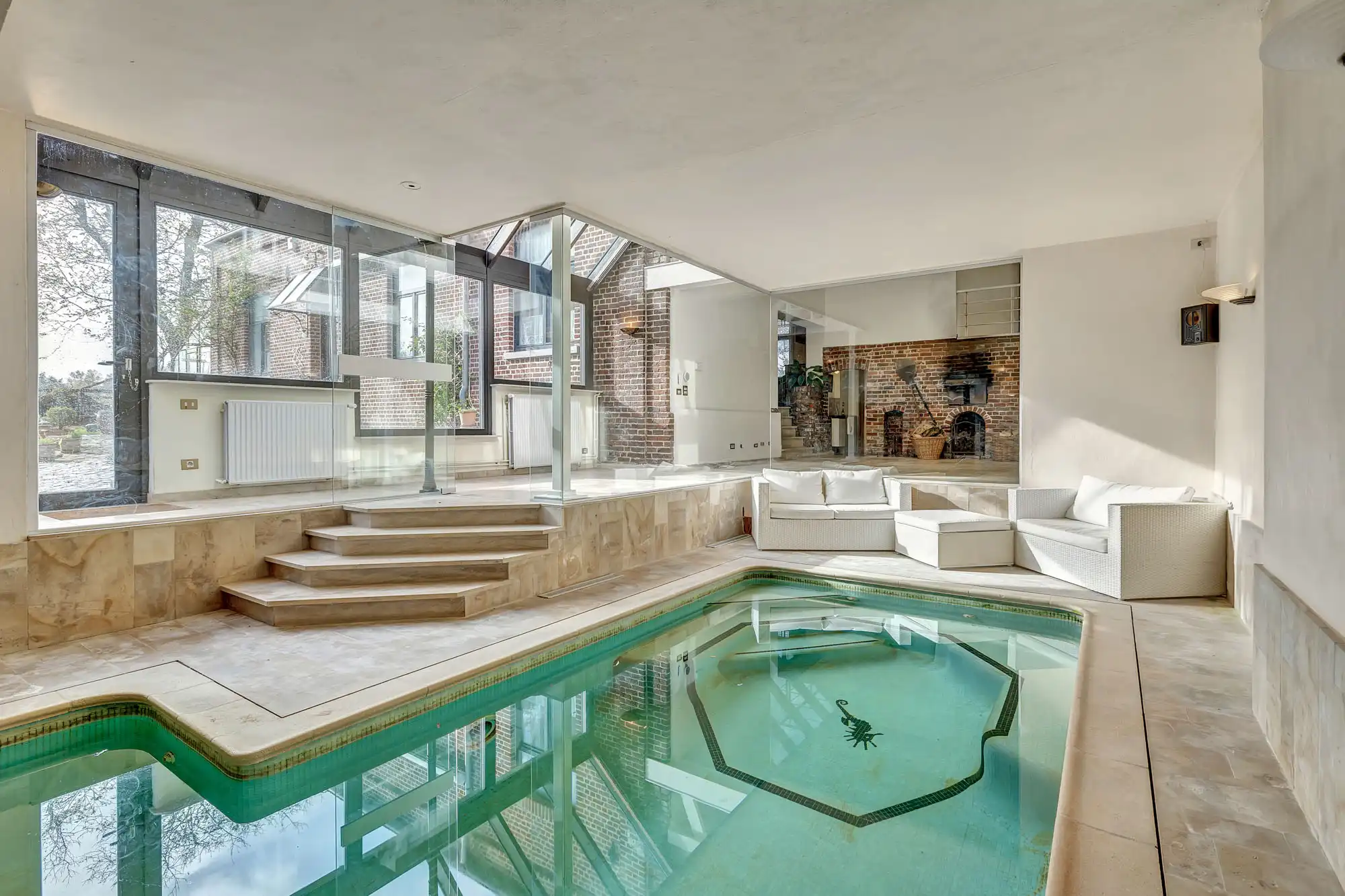 Fantastisch gerenoveerde hoeve met binnenzwembad foto 5