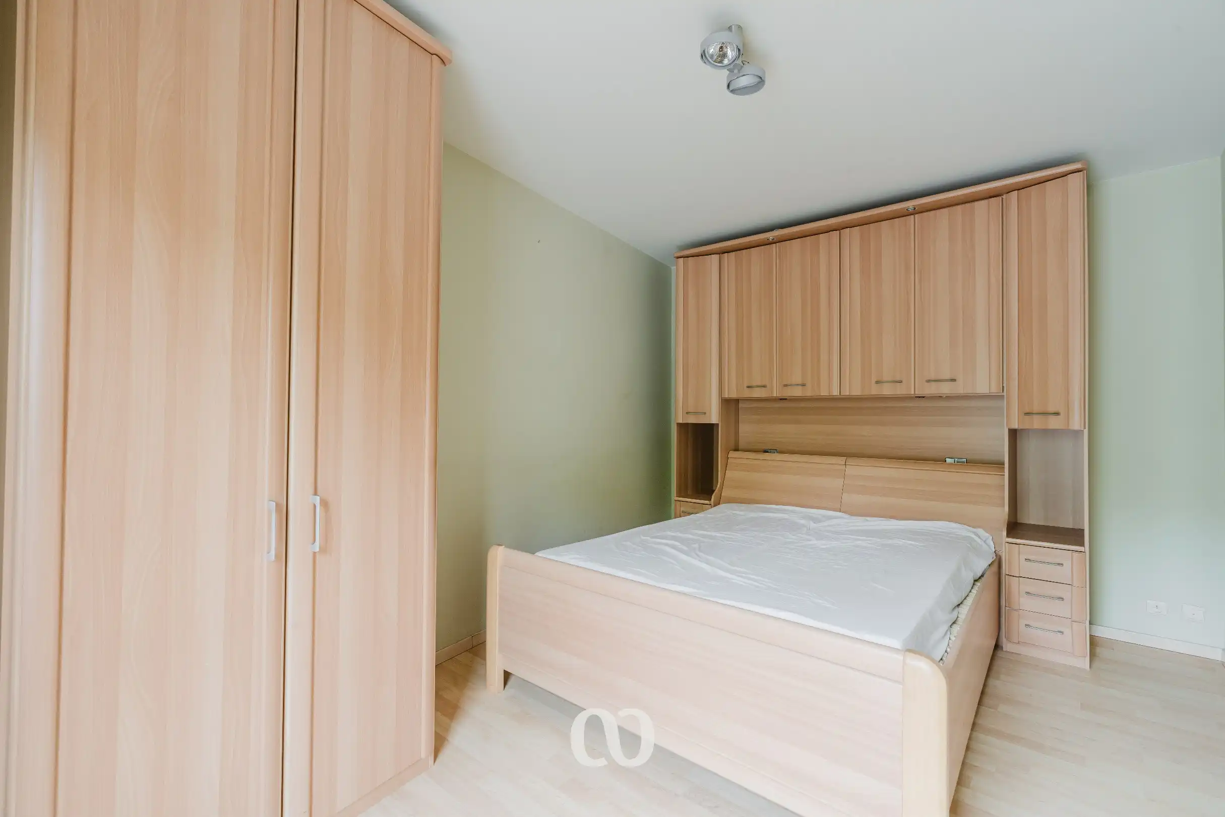 Instapklaar gelijkvloers appartement met private ingang en directe toegang tot de garage foto 11