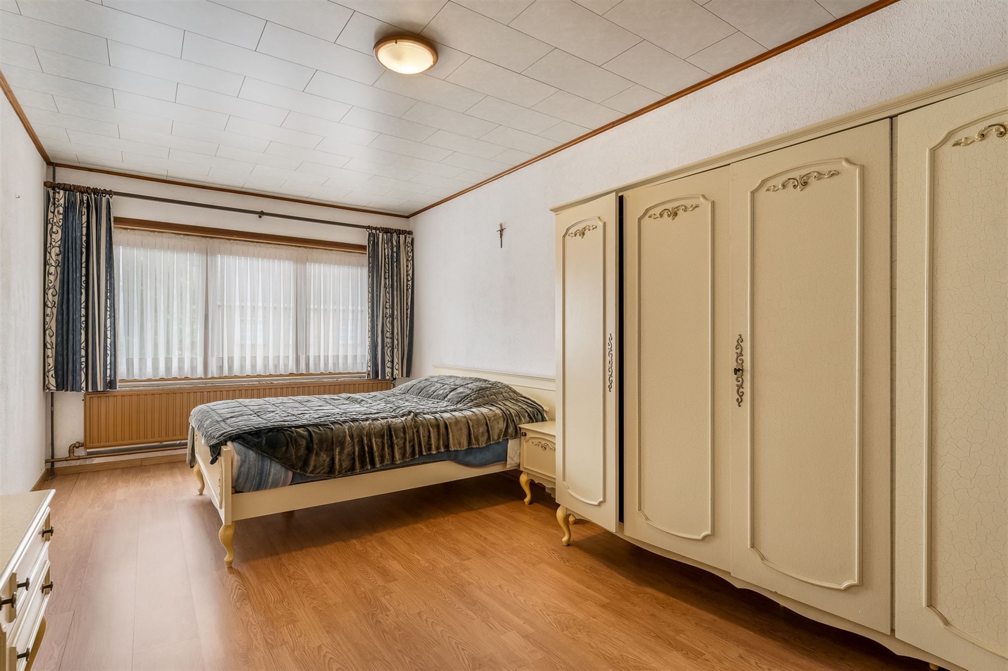 ZEER RUIME WONING (338M²) MET 5 SLAAPKAMERS OP EEN PERCEEL VAN 10ARE GELEGEN IN HET CENTRUM VAN OOSTHAM foto 19