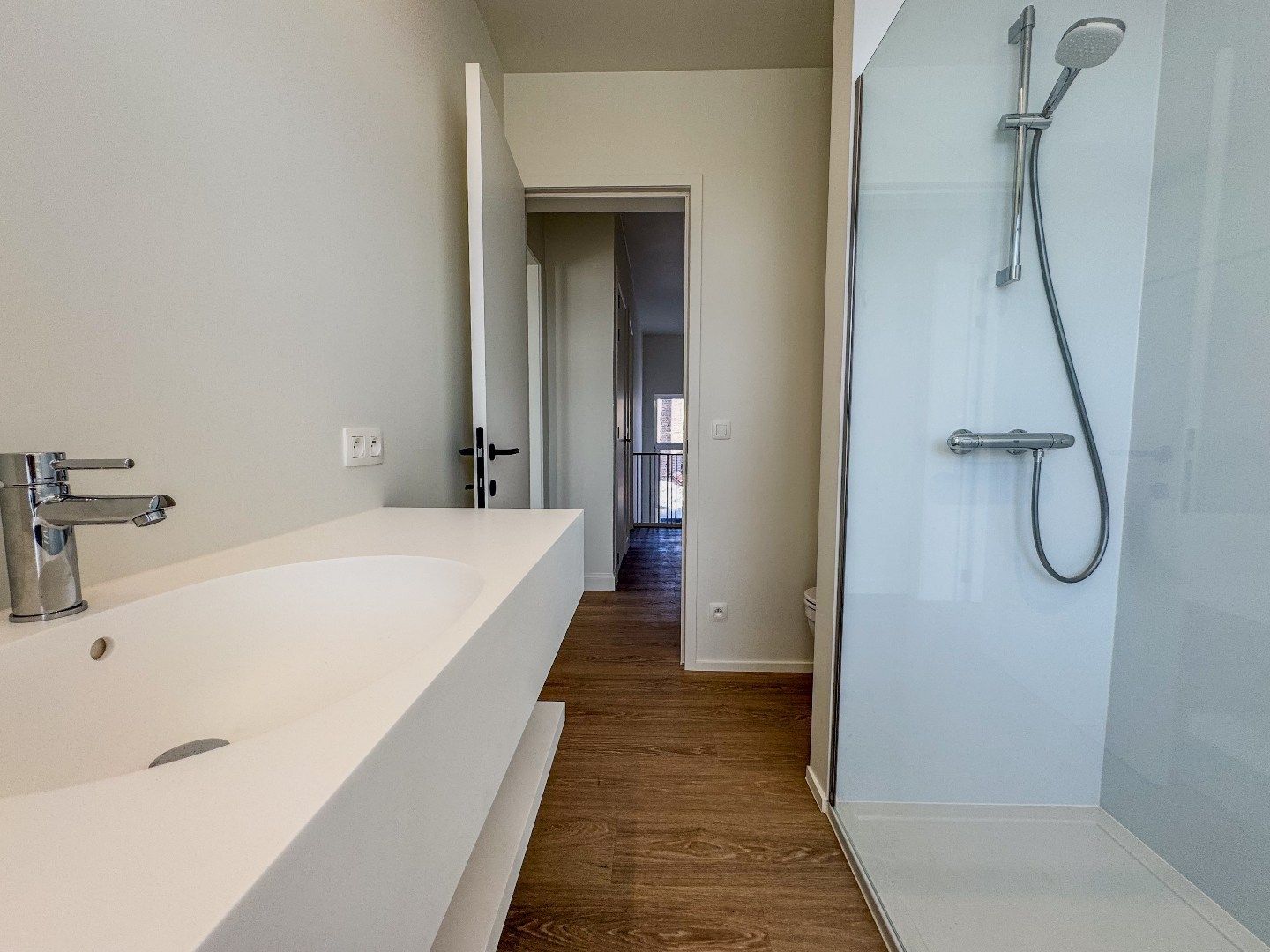 Ruim appartement met 3 slaapkamers en terras in het centrum. foto 15