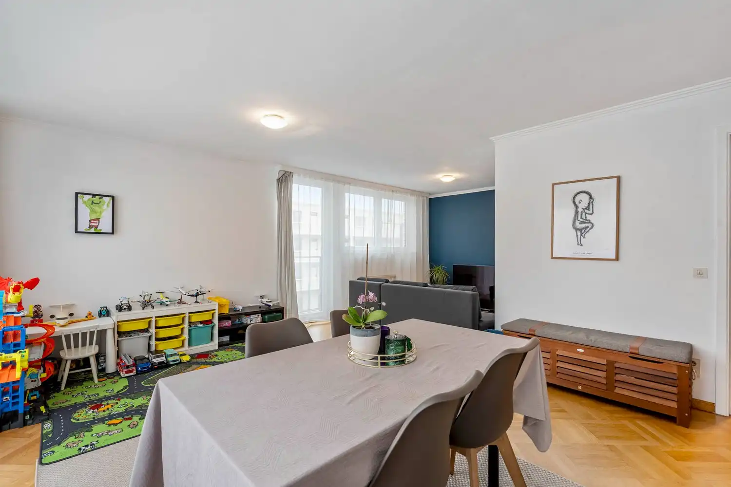 Goed gelegen en lichtrijk appartement met 2 slaapkamers, 2 terrassen en een garagebox te Kessel-Lo! foto 5