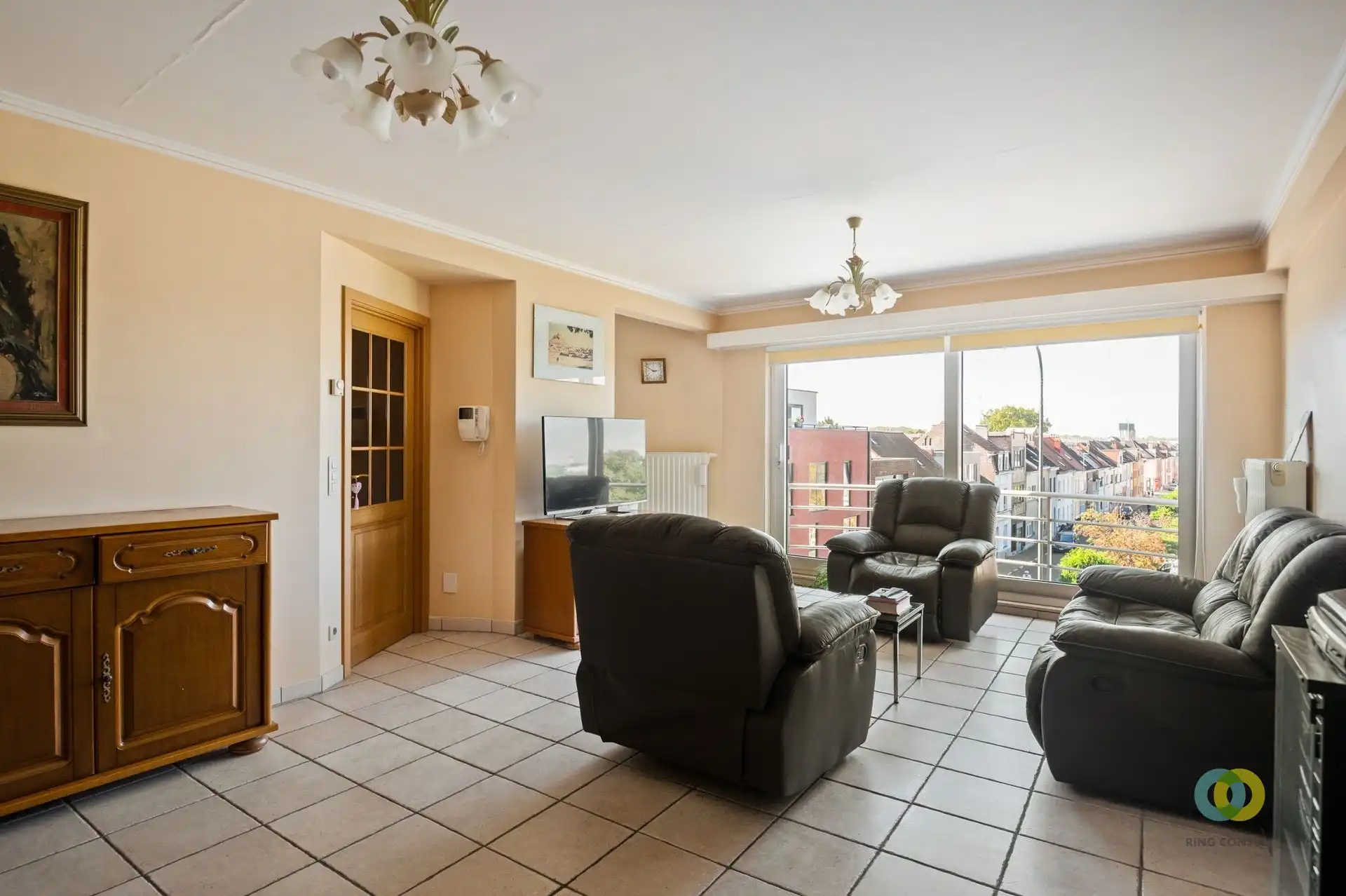 Verzorgd 1-slaapkamerappartement met 2 terrassen   foto 2